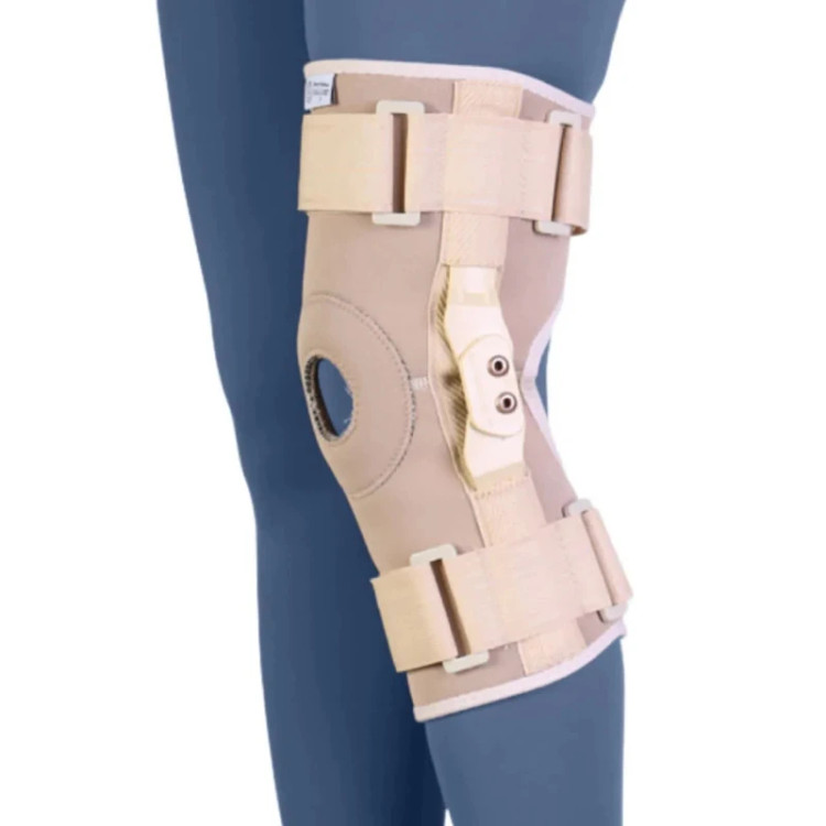 زانوبند طبی مفصل دار نئوپرن طب و صنعت مدل 45120 با مفصل چند محوره مقاوم از پلی کربنات، محافظت از لیگامانهای طرفی و ضربدری، مینیسک، کشکک و تاندون، پیشگیری از درد زانو و مفاصل در فعالیتهای ورزشی و کارهای سنگین